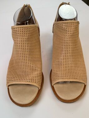 Sofft Balance Leather Open Toe Shooties Perforated Block Heel Sandals Size 10M